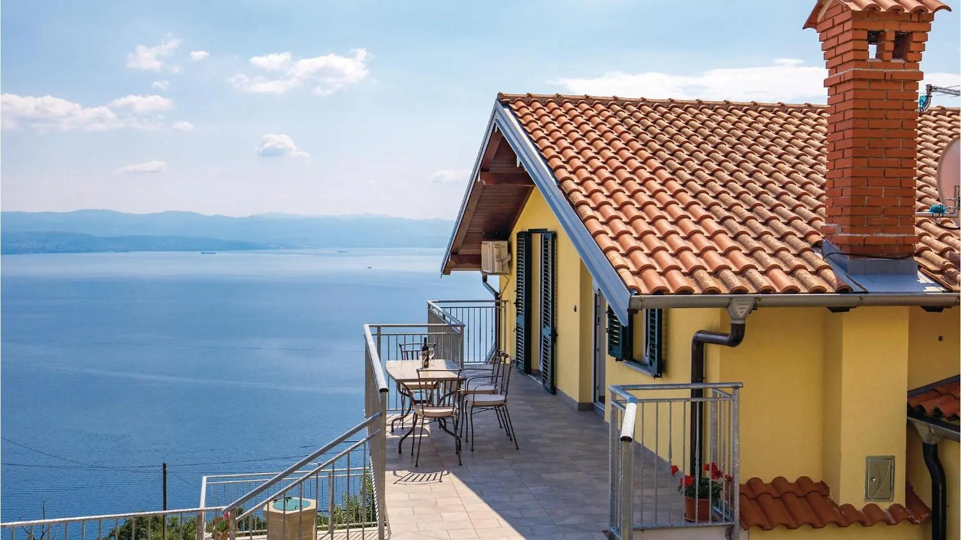 2 Bedroom Pet Friendly Apartment In Lovran